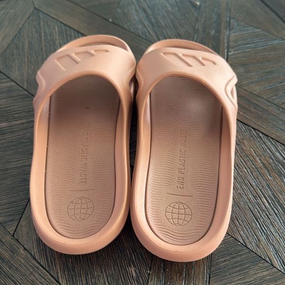 Adidas Unisex Adicane Slide Sandal M9/W10 – Like New! - Picture 3 of 6